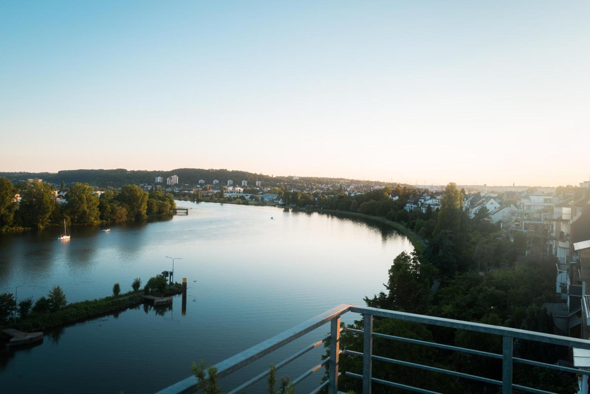 Penthouse Wohnung Mit Schoenem Moselblick In Metternich Koblenz  Buitenkant foto