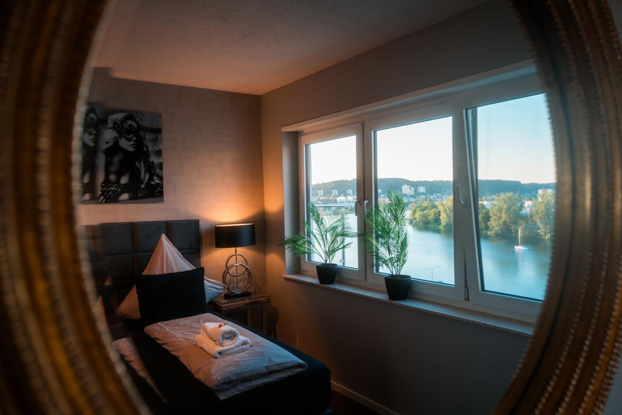 Penthouse Wohnung Mit Schoenem Moselblick In Metternich Koblenz  Buitenkant foto
