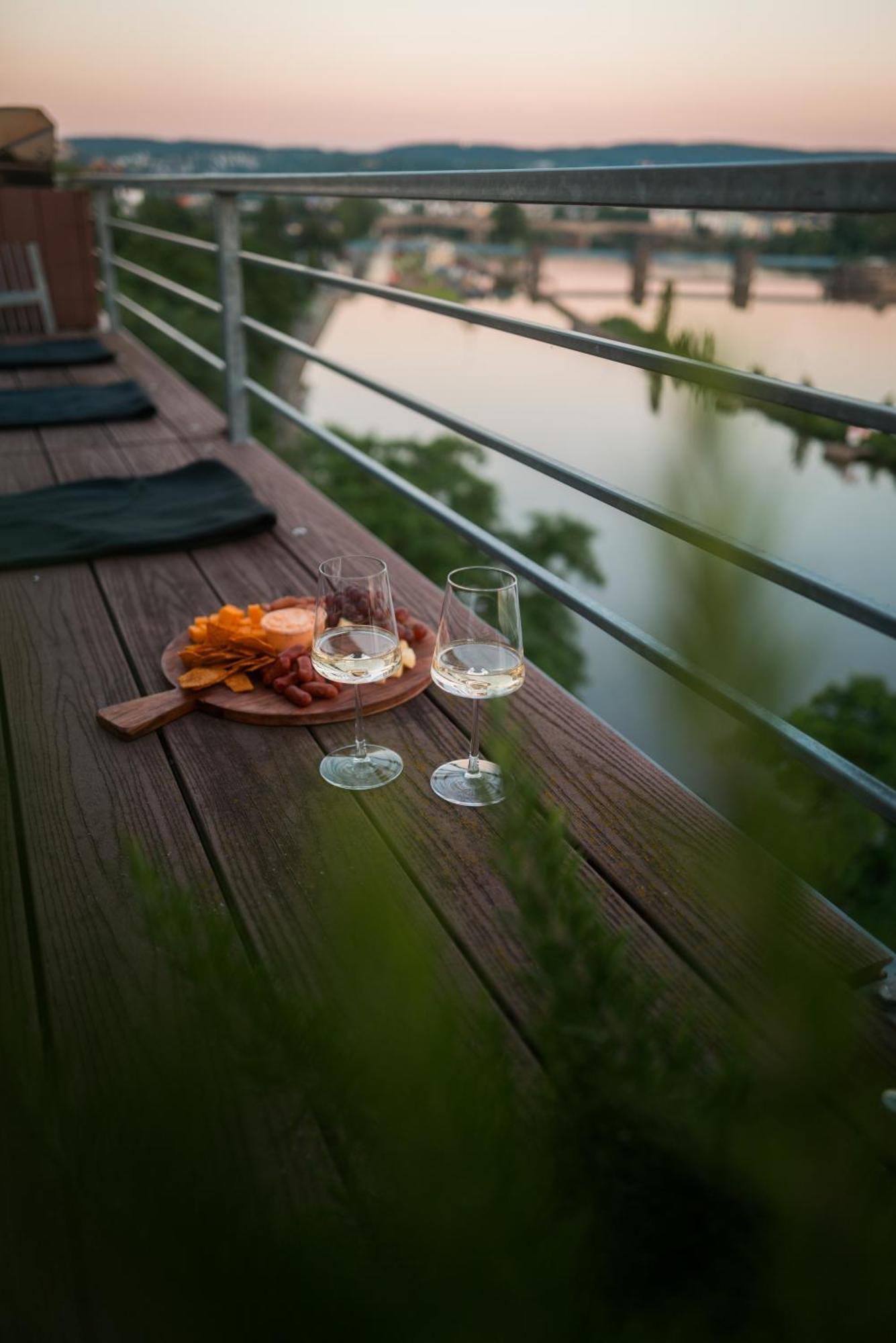 Penthouse Wohnung Mit Schoenem Moselblick In Metternich Koblenz  Buitenkant foto