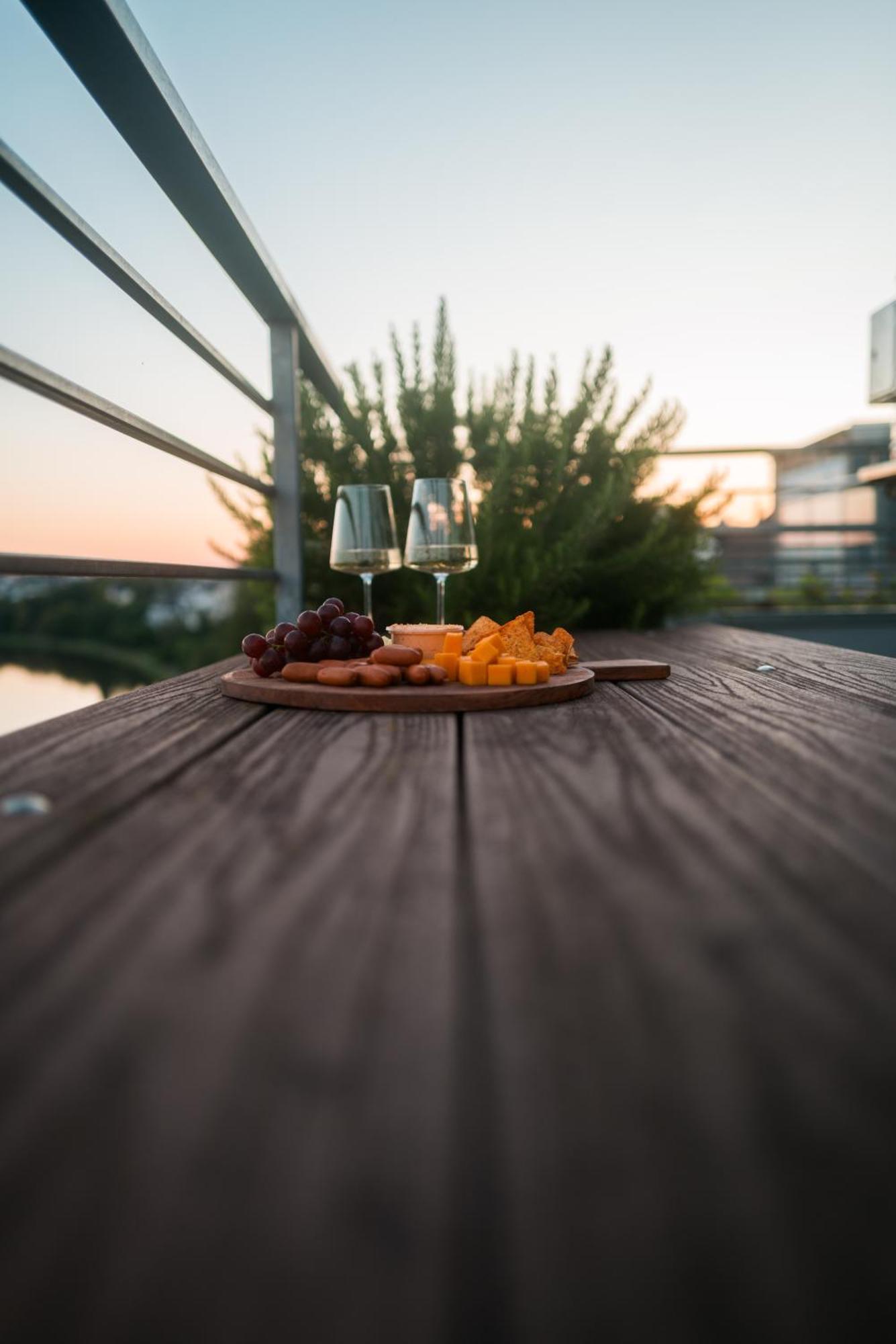 Penthouse Wohnung Mit Schoenem Moselblick In Metternich Koblenz  Buitenkant foto