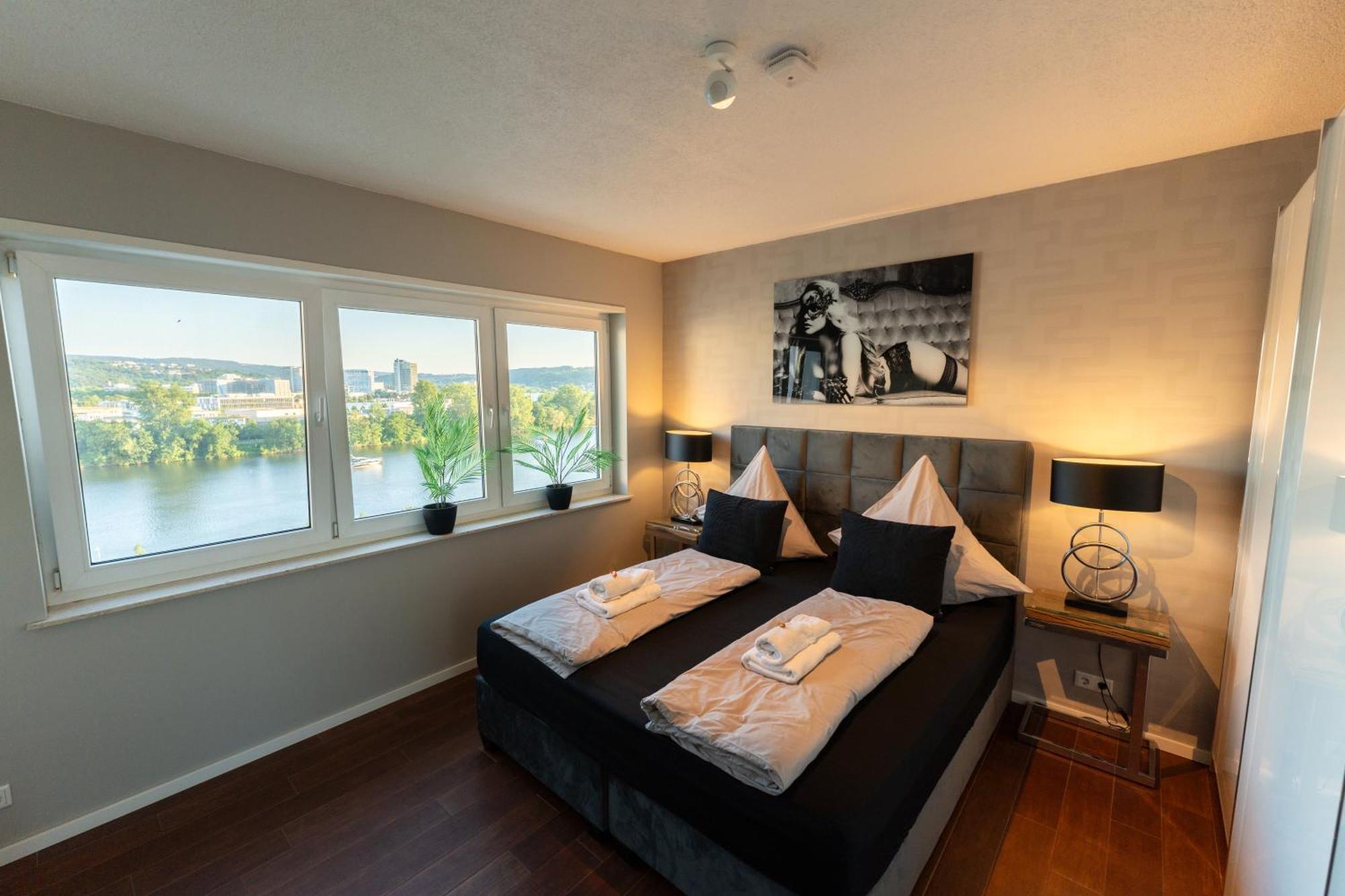 Penthouse Wohnung Mit Schoenem Moselblick In Metternich Koblenz  Buitenkant foto