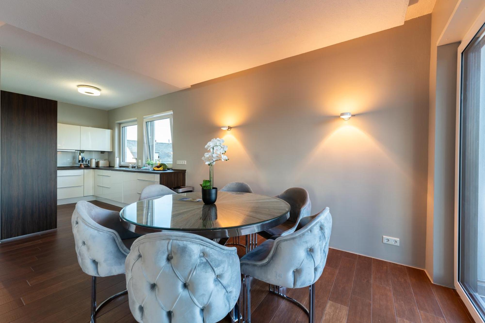 Penthouse Wohnung Mit Schoenem Moselblick In Metternich Koblenz  Buitenkant foto
