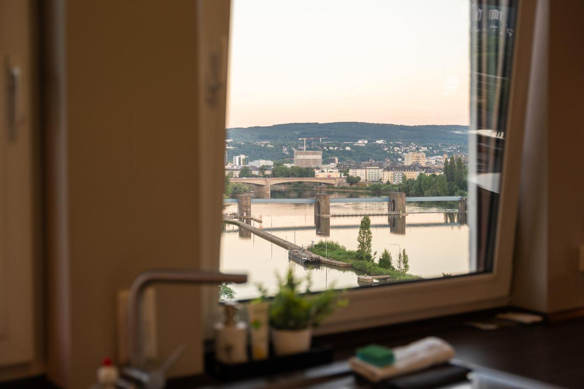Penthouse Wohnung Mit Schoenem Moselblick In Metternich Koblenz  Buitenkant foto