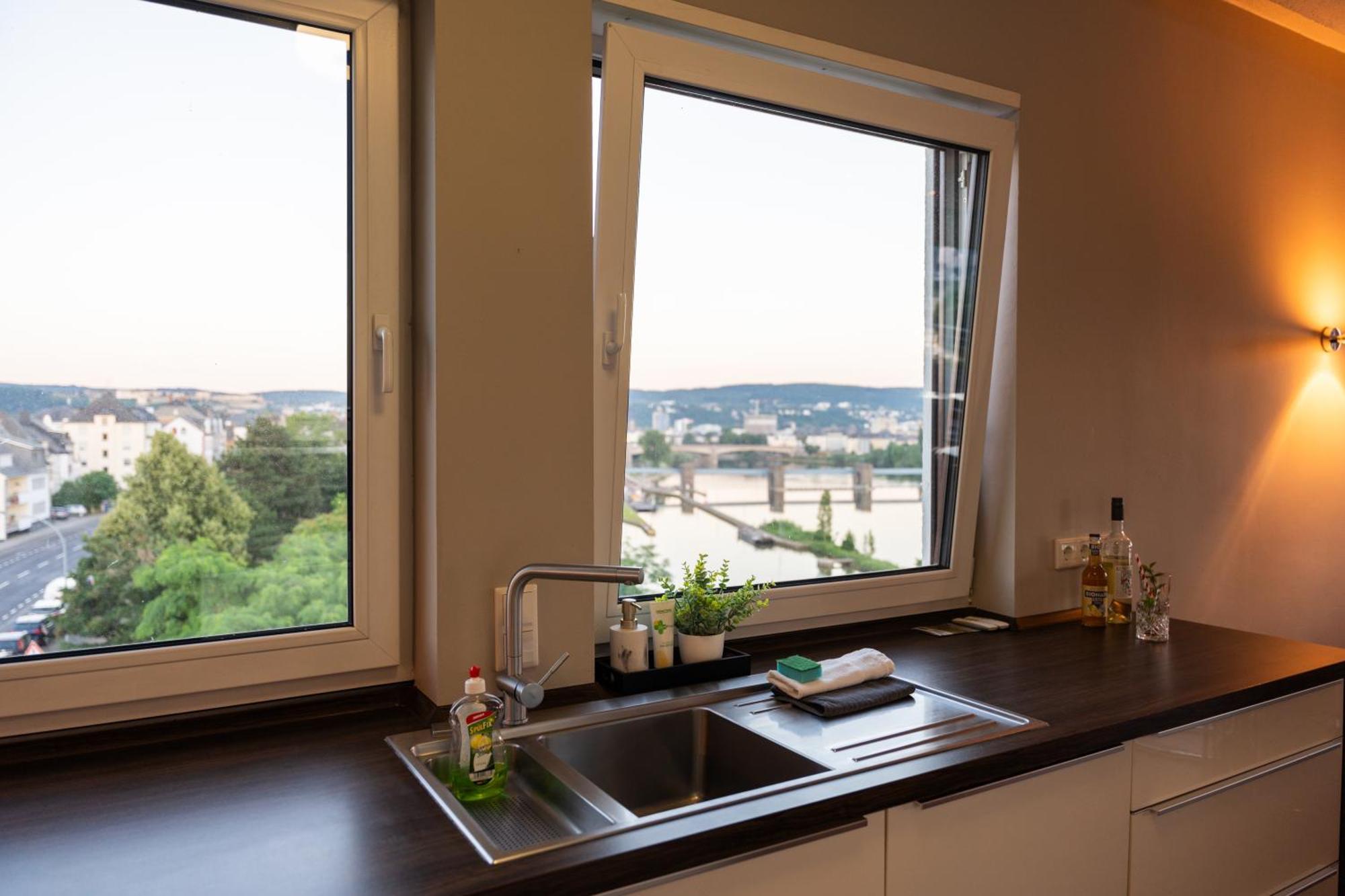 Penthouse Wohnung Mit Schoenem Moselblick In Metternich Koblenz  Buitenkant foto