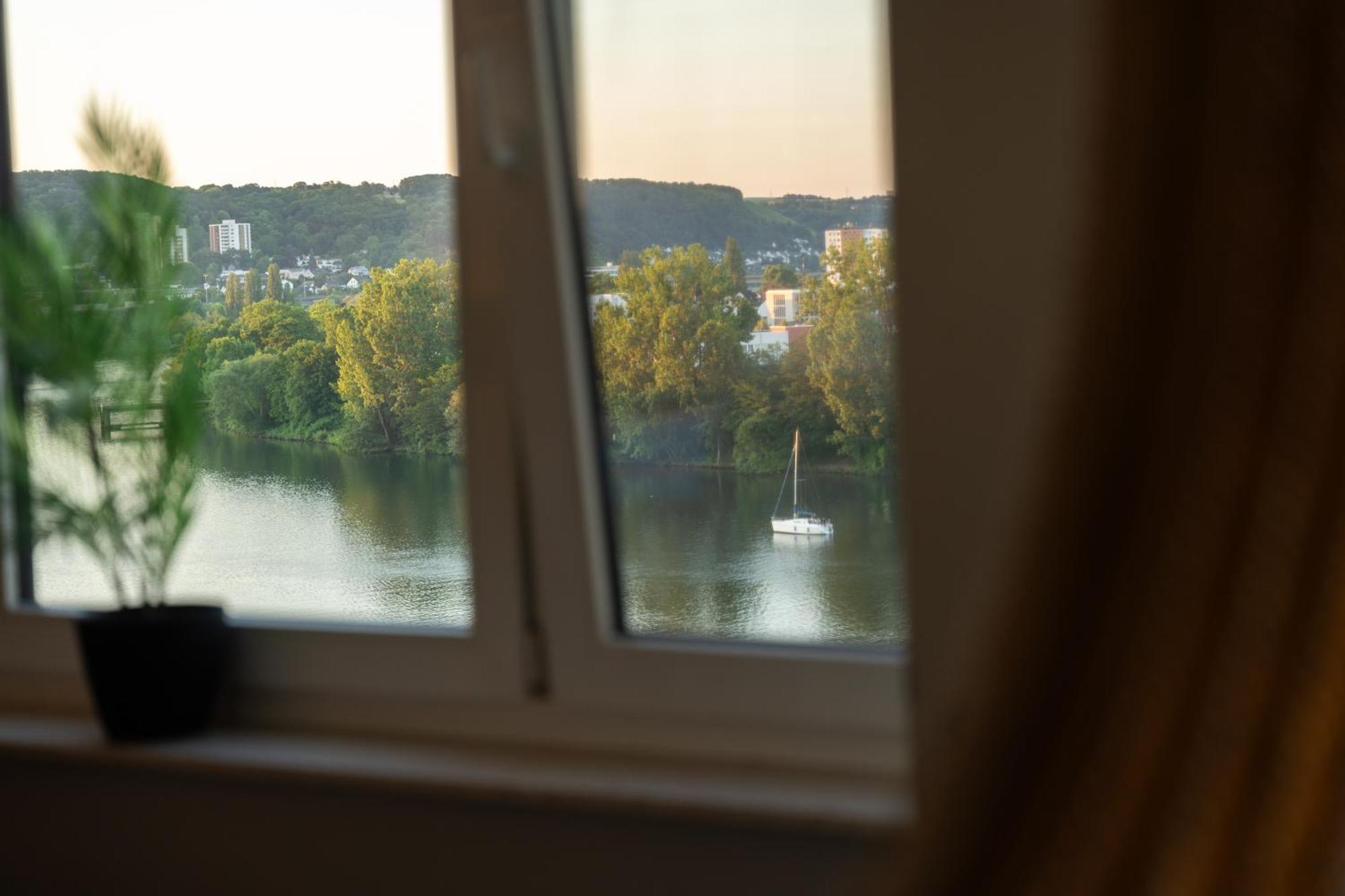 Penthouse Wohnung Mit Schoenem Moselblick In Metternich Koblenz  Buitenkant foto