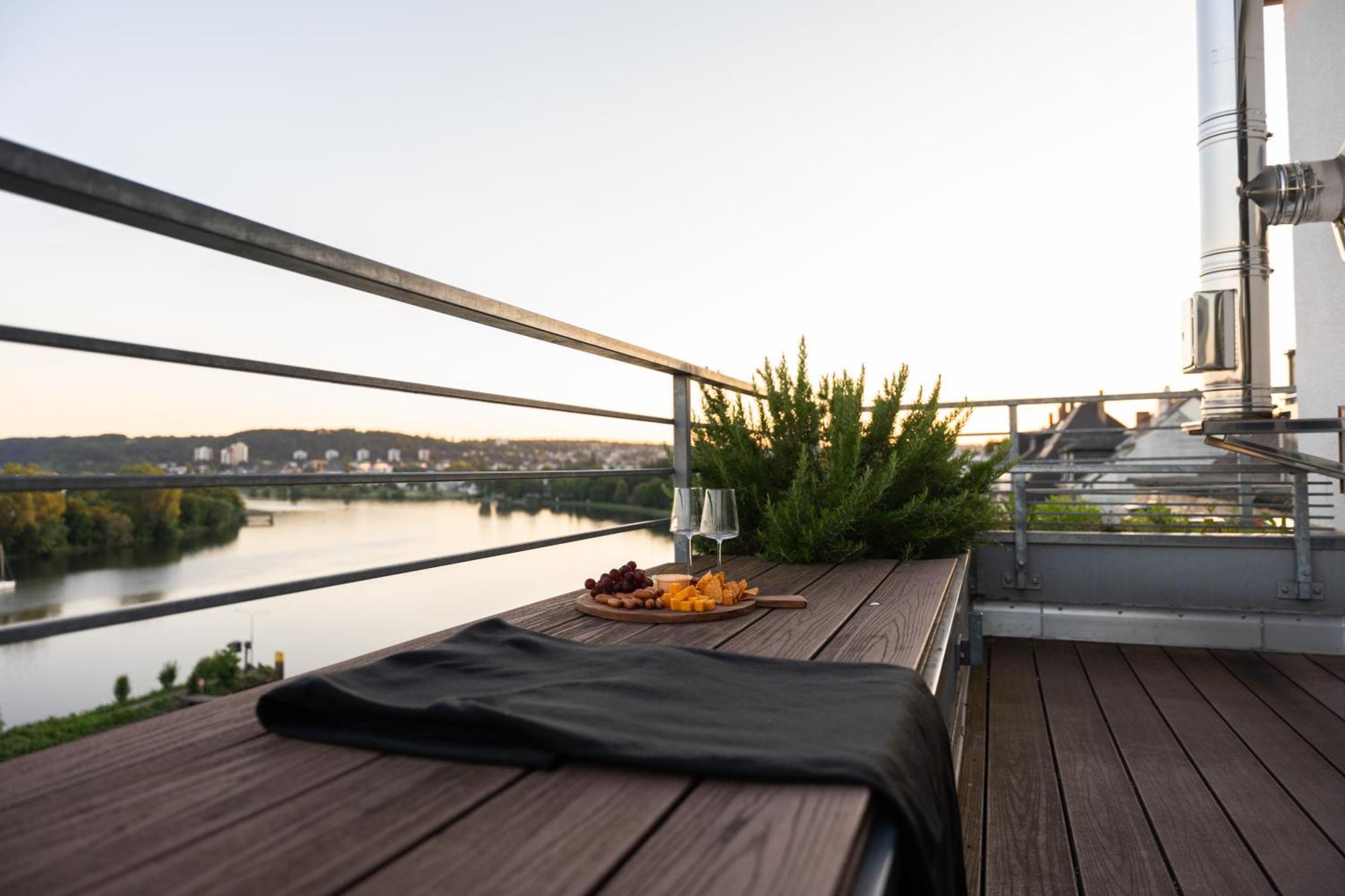 Penthouse Wohnung Mit Schoenem Moselblick In Metternich Koblenz  Buitenkant foto